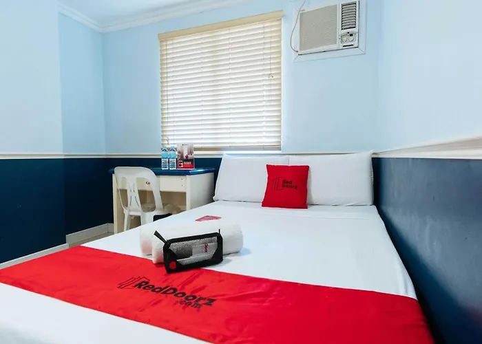Hotel Reddoorz @ Bonifacio St 2*