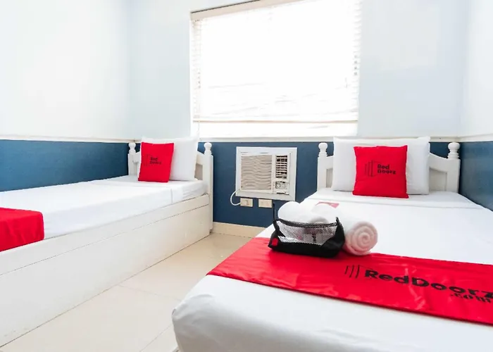 Hotel Reddoorz @ Bonifacio St